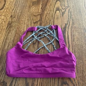 Lululemon free to be wild bra size 4